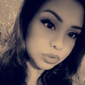 Meet your Posher, Selena